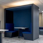 Box de réunion acoustique bleu pour le travail de concentration en open space