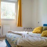 Chambre confortable avec décoration soignée dans un appartement en location à Béziers