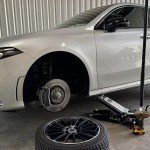 Intervention mécanique avec démontage de roue et contrôle freinage dans le garage MonsieurPneus à Amancy 74