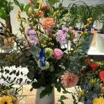 Composition florale multicolore avec une variété de fleurs éclatantes
