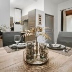 Coin repas et cuisine ouverte d'un appartement en location Airbnb Haute-Savoie