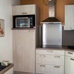 Cuisine équipée moderne et fonctionnelle dans une location d'appartement weekend à Béziers
