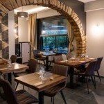 Salle du restaurant Le Double Concept, atmosphère élégante pour repas ou événements