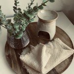 Accessoires de décoration raffinés : plateau avec plante grasse et diffuseur d’huiles essentielles