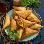 Samoussas aux légumes croustillants, spécialité végétarienne à emporter d'Indian Masala à Saint-Julien