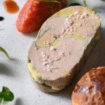 Foie gras préparé avec soin par le chef talentueux du restaurant