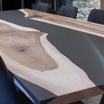 Grande table en bois massif avec résine epoxy noire, création Rob’Art