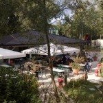 Vue extérieure du restaurant glacier du Joy's Club dans le Pays de Gex