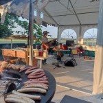 Tonnelle extérieure de La Fromagerie à Viry pour repas-concerts et événements en plein air