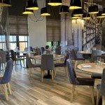 Salle à l'atmosphère chaleureuse du restaurant La Table Ernesto