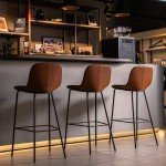Aménagement d'un espace cafétéria entreprise avec tabourets en cuir et éclairage design