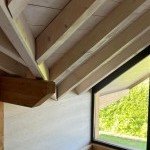 Charpente bois apparente et structure intérieure d’une maison individuelle construite en Savoie par Maisons des 2 Savoie