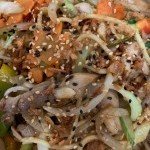 Spécialité coréenne traditionnelle servie chez Sushi & Kimchi, restaurant asiatique à emporter