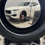 Changement de roues sur SUV dans le garage MonsieurPneus, service pneumatique Pays Rochois à Amancy