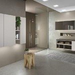 Installation contemporaine beige et suspendue par Aran Cucine Montpellier