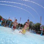 Pataugeoire sécurisée et rafraîchissante pour enfants au parc Vitam UCPA