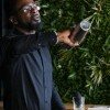 Mixologue de La Table Ernesto préparant un cocktail pour un évènement