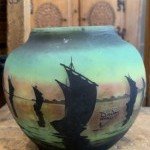 Vase ancien signé, pièce unique en exposition chez Les Trésors d’Aria