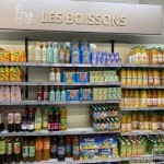 Rayon boissons du Magasin Utile avec jus de fruits et ice-tea