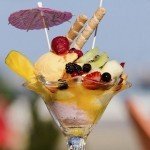 Coupe de sorbet au fruits frais, dessert léger proposé chez Indian Masala Douvaine