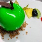 Dessert gastronomique à la pomme servi au restaurant Le Coq Rouge