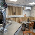 Bar et salle du restaurant Le Pacha à Gex, ambiance conviviale pour kebab et grillades