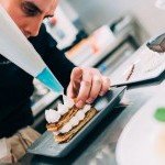Dessert maison raffiné préparé dans les cuisines des Cocottes – Porte de Genève
