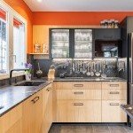 Cuisine équipée bois et noir avec électroménager inox, réalisation sur-mesure à Annecy 74