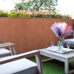 Balcon aménagé avec salon de jardin pour louer un appartement le weekend à Béziers 34
