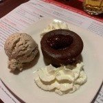 Dessert maison au restaurant La Romana – glace artisanale et moelleux au chocolat à Douvaine