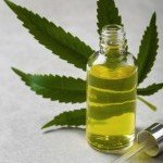 Huile de CBD naturelle avec pipette disponible chez French CBD, spécialiste CBD Montpellier 34 Mieux Noté