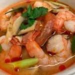 Plat de crevettes thaïlandais servi au restaurant Basilic Thaï à proximité de Bonneville