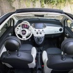 Intérieur d’une Fiat 500 cabriolet disponible chez Fast Car à Thonon, citadine tendance à vendre