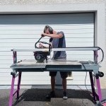 Artisan découpant un revêtement pour un chantier de rénovation intérieure à Annemasse avec Liberté Patrimoine Rénovation