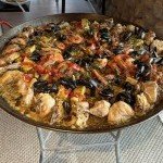 Paella géante riche en saveurs pour partager