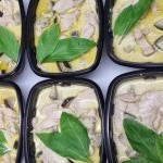 Plat de poulet aux champignons, spécialité thaïlandaise de Basilic Thaï